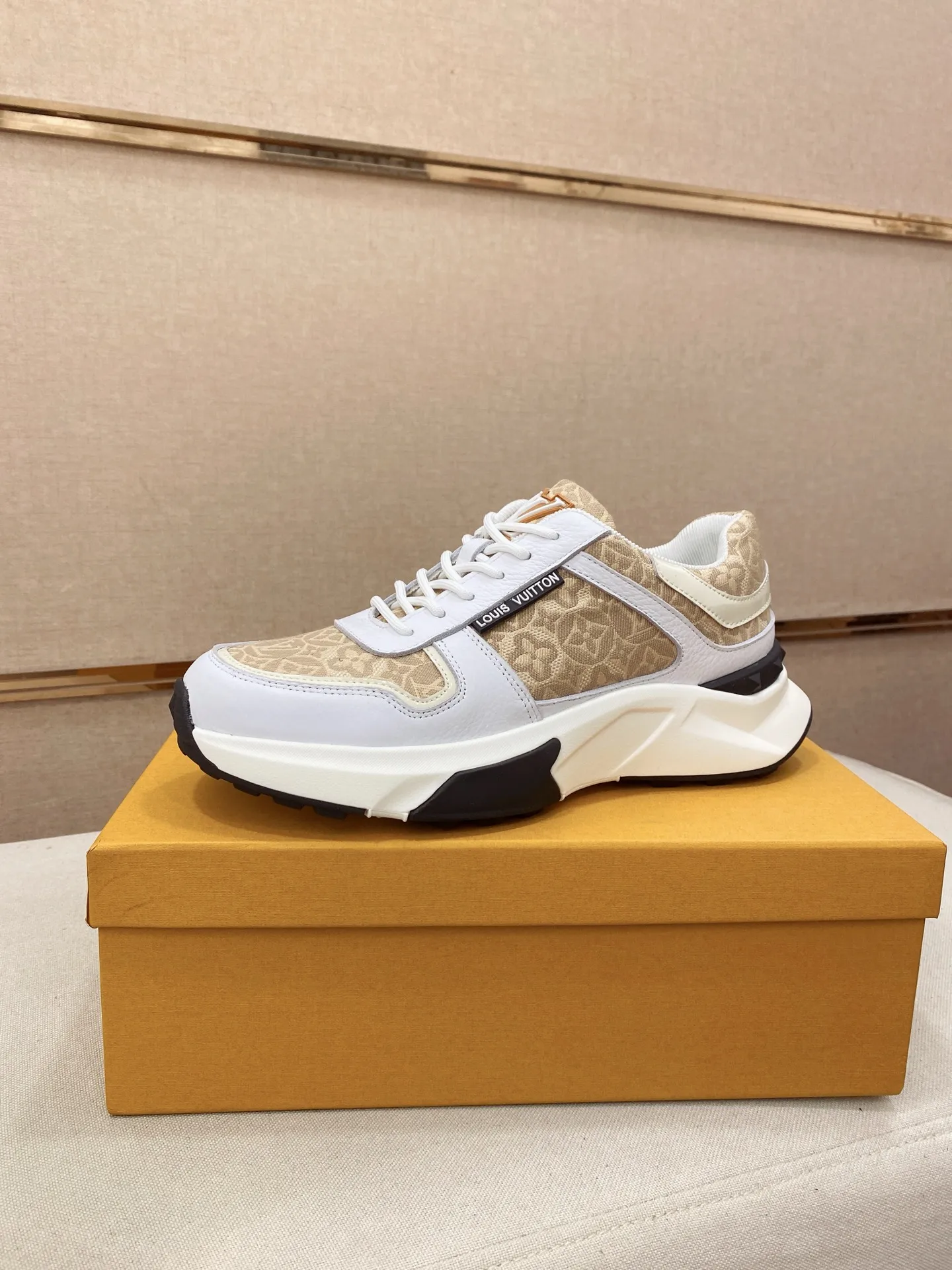 Men's shoes💰 462💰louis vuitton (Louis Vuitton/lv)🔍🔍The new counters are on sale at the same time. The uppers are imported from Italy. ️Re-engraved🇮🇹💪💪, ⚠Sole: The original sole is specially provided by the original factory, the exclusive movable molded sole is super comfortable, ⚠Original factory follow-up goods, 🔍🔍high quality, you can go in and out of the counter at will, welcome to compare⚠. Code number: 38-44 (45/46 customized, non-refundable)